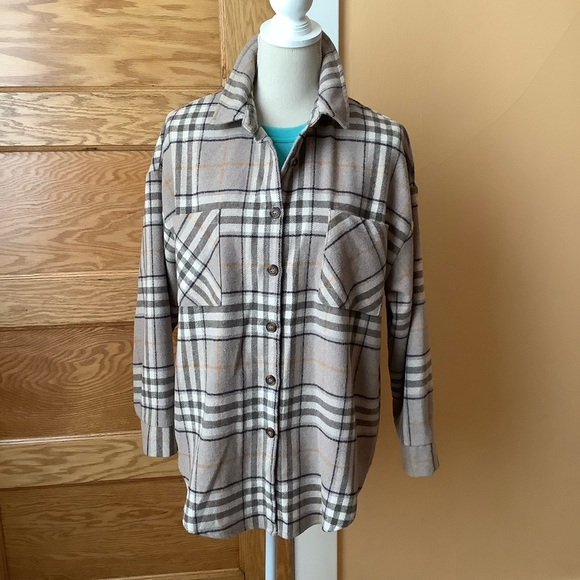 C'EST MOI Beige Plaid Shirt Jacket O/S - Picture 2 of 11